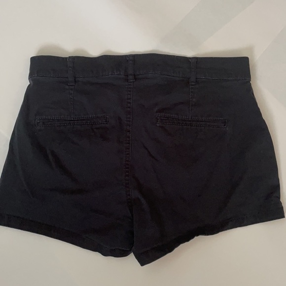 Black shorts - Picture 2 of 3